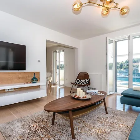 Holiday home Cozy In Milna With House Sea View