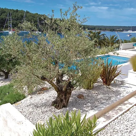 Cozy In Milna With House Sea View Holiday home