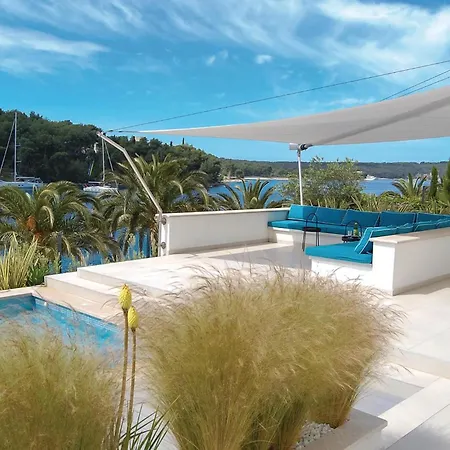 Holiday home Cozy In Milna With House Sea View
