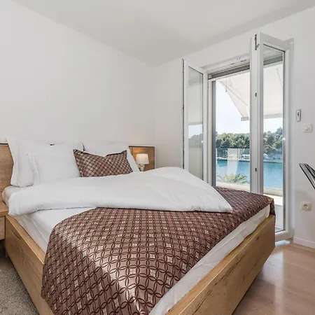 Cozy In Milna With House Sea View Holiday home
